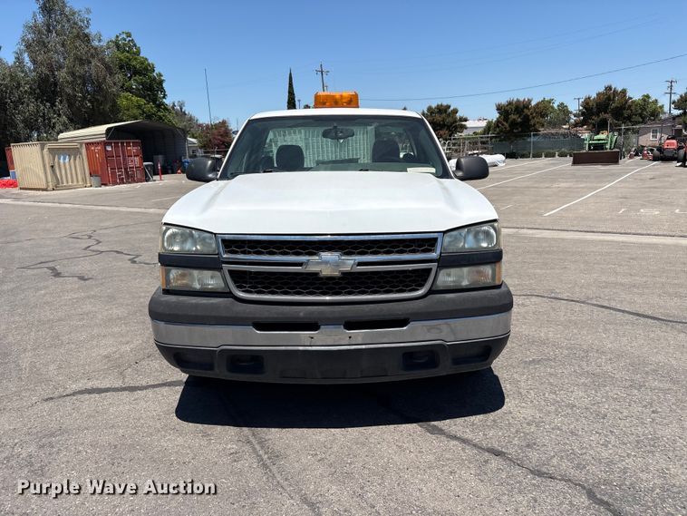 image for item ET0571 2006 Chevrolet Silverado 1500 pickup truck