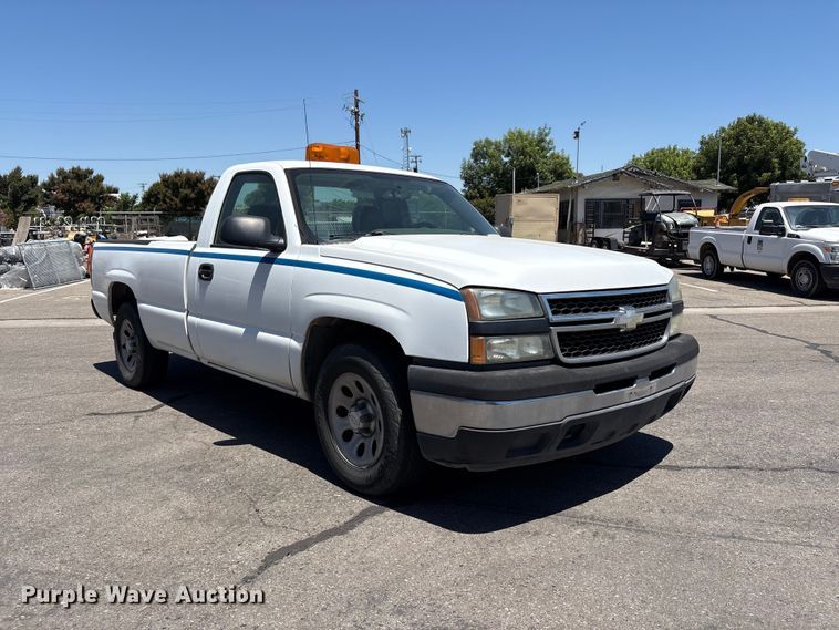image for item ET0571 2006 Chevrolet Silverado 1500 pickup truck