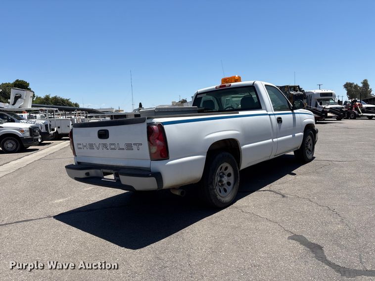 image for item ET0571 2006 Chevrolet Silverado 1500 pickup truck