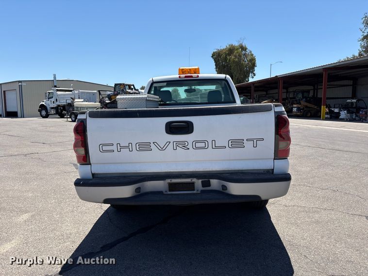image for item ET0571 2006 Chevrolet Silverado 1500 pickup truck