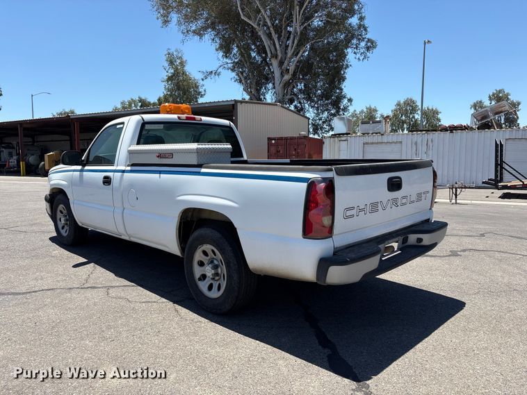 image for item ET0571 2006 Chevrolet Silverado 1500 pickup truck