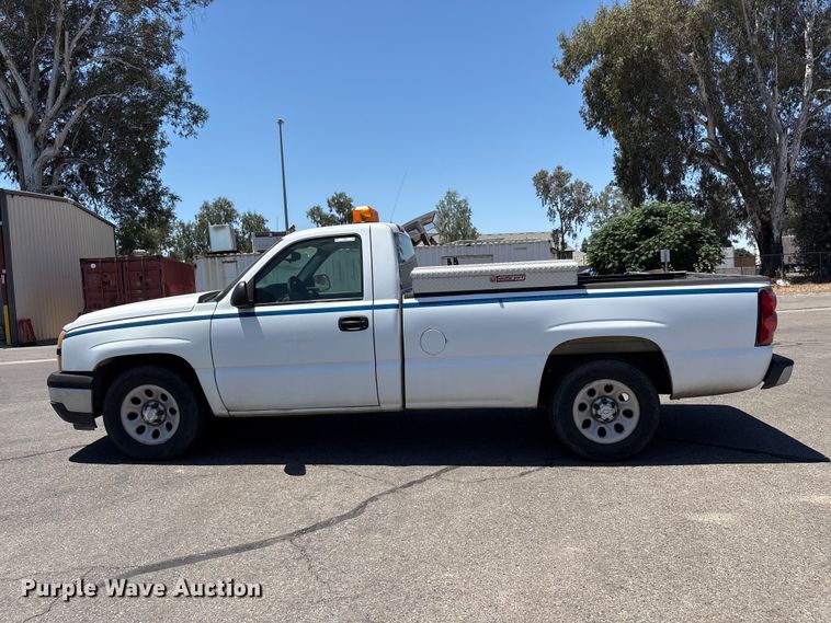 image for item ET0571 2006 Chevrolet Silverado 1500 pickup truck