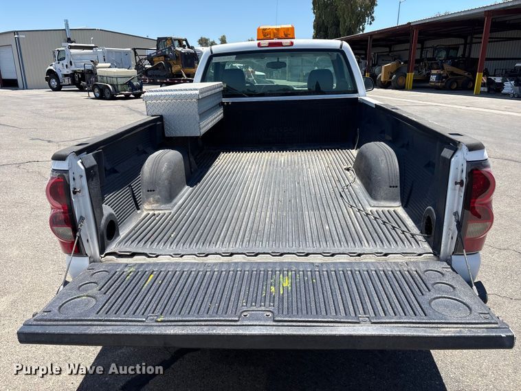 image for item ET0571 2006 Chevrolet Silverado 1500 pickup truck