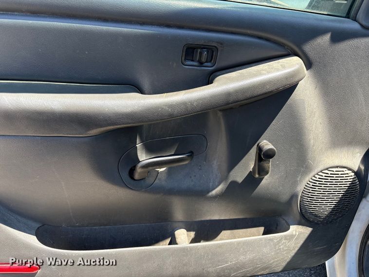image for item ET0571 2006 Chevrolet Silverado 1500 pickup truck