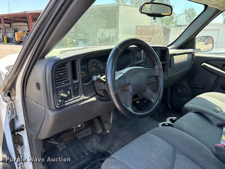 image for item ET0571 2006 Chevrolet Silverado 1500 pickup truck