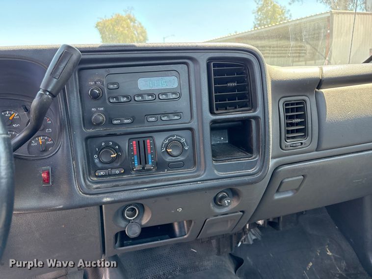 image for item ET0571 2006 Chevrolet Silverado 1500 pickup truck