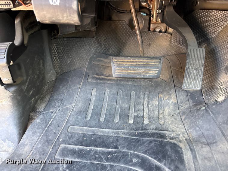 image for item ET0571 2006 Chevrolet Silverado 1500 pickup truck