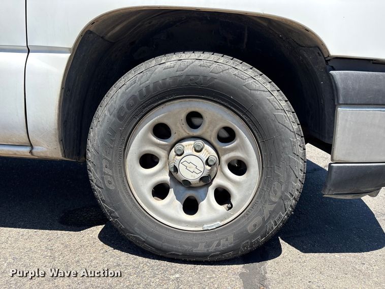 image for item ET0571 2006 Chevrolet Silverado 1500 pickup truck