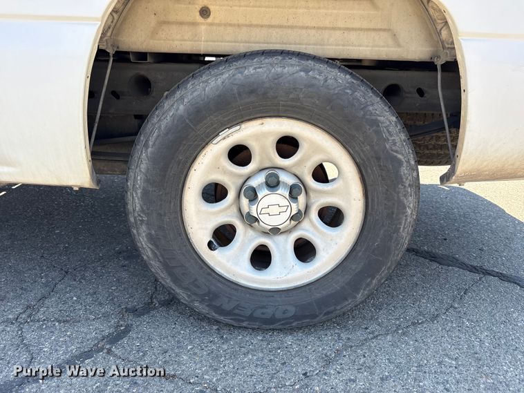 image for item ET0571 2006 Chevrolet Silverado 1500 pickup truck