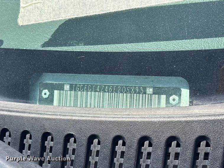image for item ET0571 2006 Chevrolet Silverado 1500 pickup truck