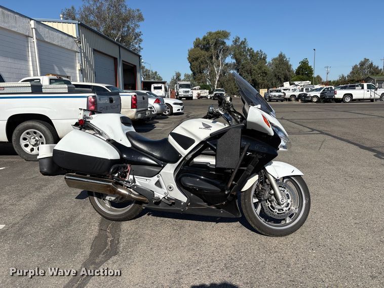 image for item ET0572 2014 Honda ST1300 motorcycle