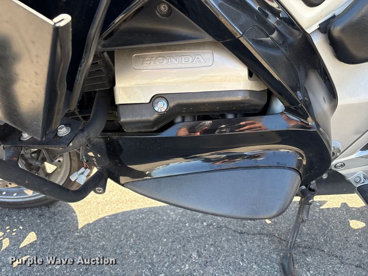 image for item ET0573 2014 Honda ST1300 motorcycle