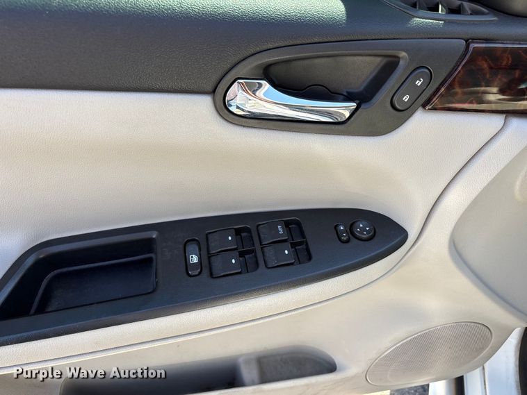 image for item ET0574 2016 Chevrolet Impala Limited Passenger vehicle