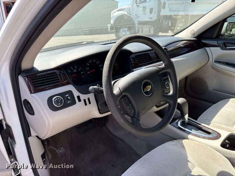 image for item ET0574 2016 Chevrolet Impala Limited Passenger vehicle