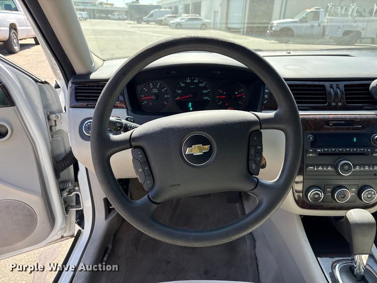 image for item ET0574 2016 Chevrolet Impala Limited Passenger vehicle