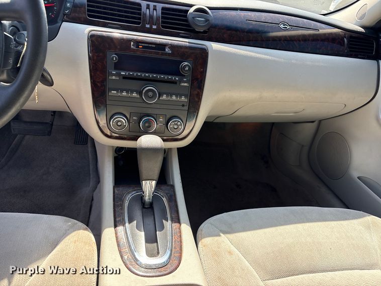 image for item ET0574 2016 Chevrolet Impala Limited Passenger vehicle