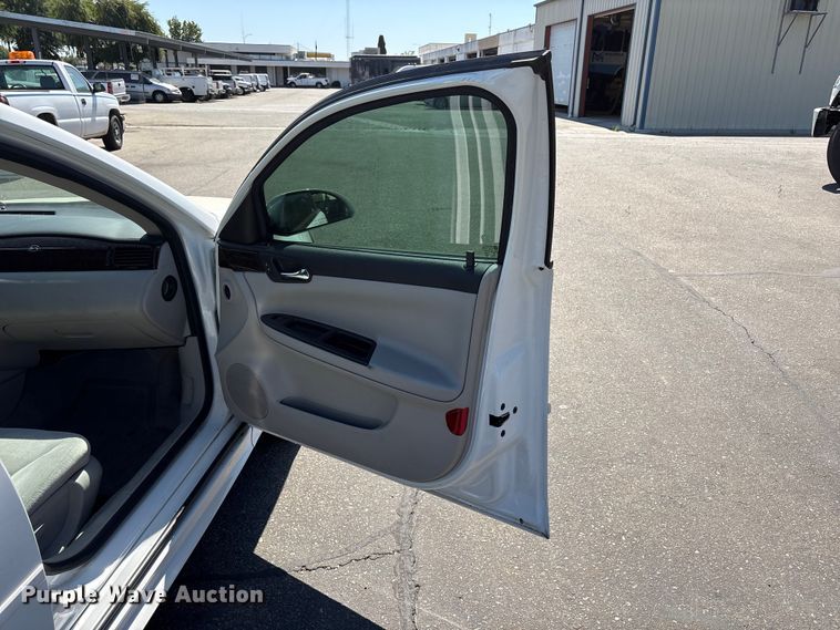image for item ET0574 2016 Chevrolet Impala Limited Passenger vehicle