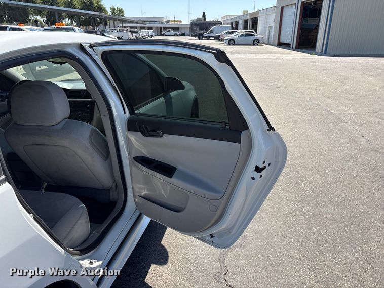 image for item ET0574 2016 Chevrolet Impala Limited Passenger vehicle