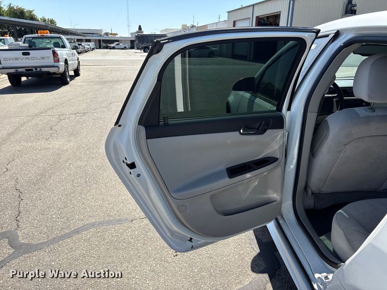 image for item ET0574 2016 Chevrolet Impala Limited Passenger vehicle