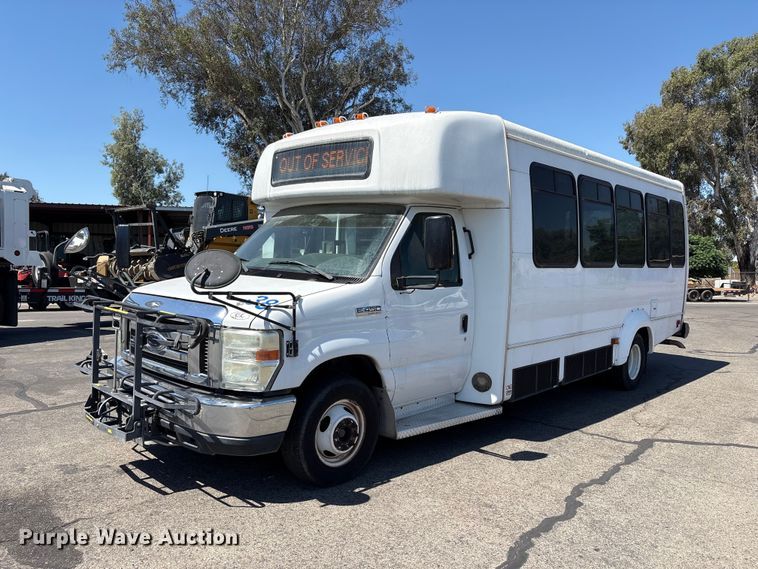 image for item ET0575 2012 Ford E450 shuttle bus