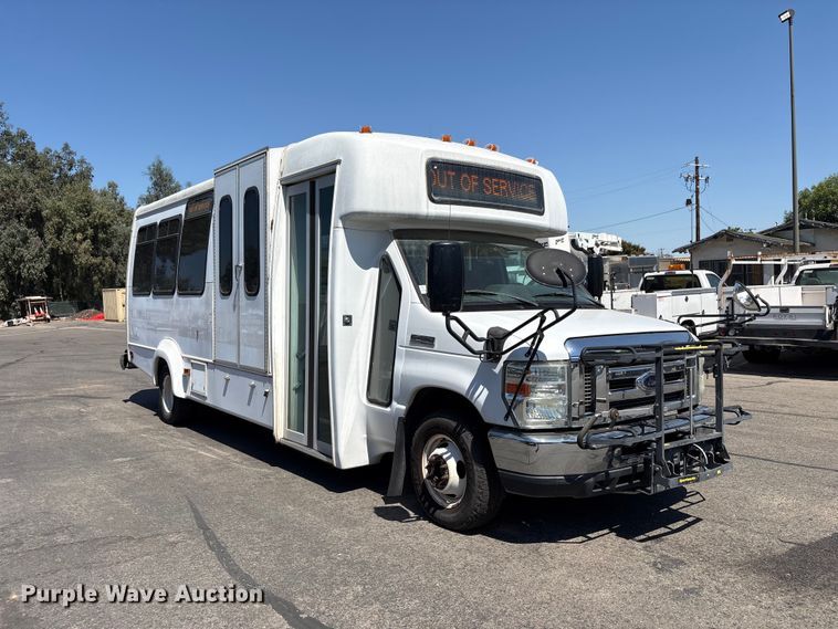 image for item ET0575 2012 Ford E450 shuttle bus