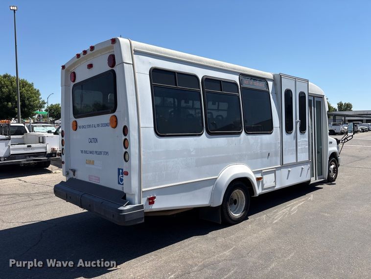 image for item ET0575 2012 Ford E450 shuttle bus