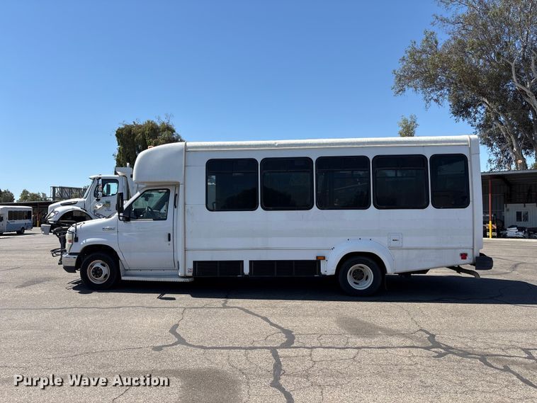 image for item ET0575 2012 Ford E450 shuttle bus