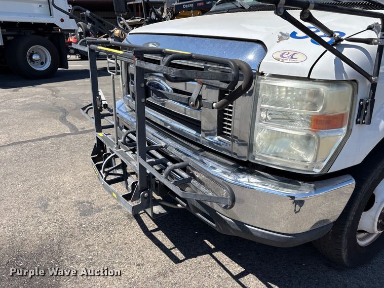 image for item ET0575 2012 Ford E450 shuttle bus