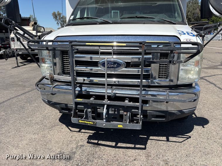 image for item ET0575 2012 Ford E450 shuttle bus