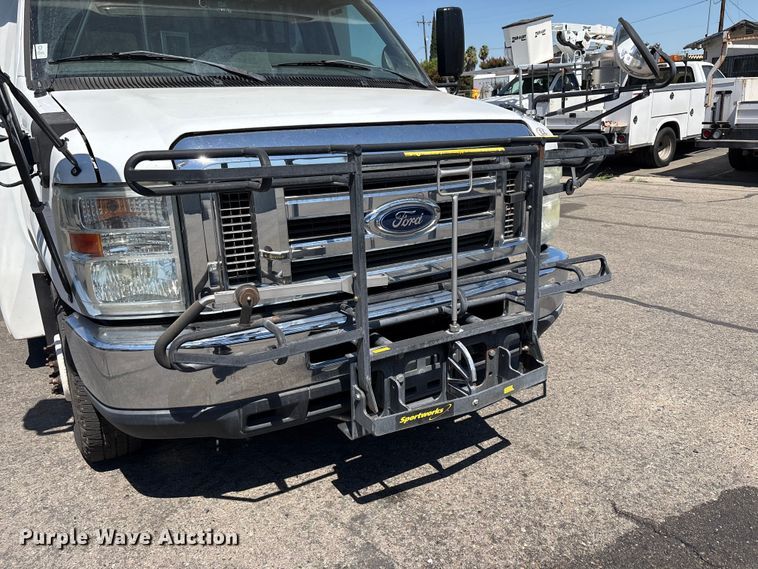image for item ET0575 2012 Ford E450 shuttle bus