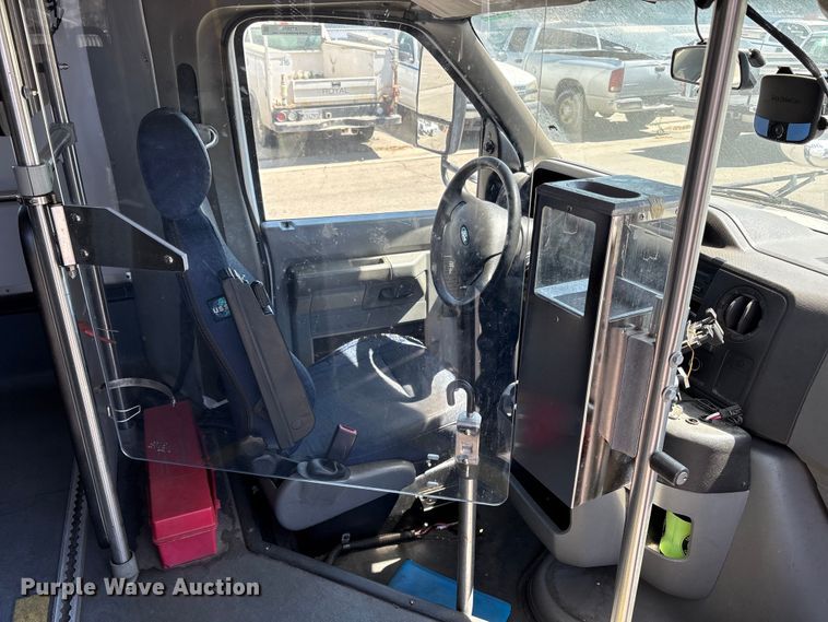image for item ET0575 2012 Ford E450 shuttle bus