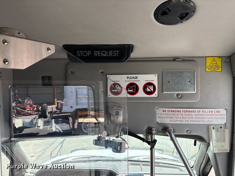 image for item ET0575 2012 Ford E450 shuttle bus