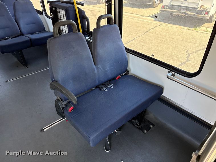 image for item ET0575 2012 Ford E450 shuttle bus