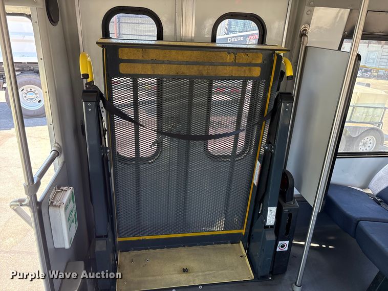 image for item ET0575 2012 Ford E450 shuttle bus