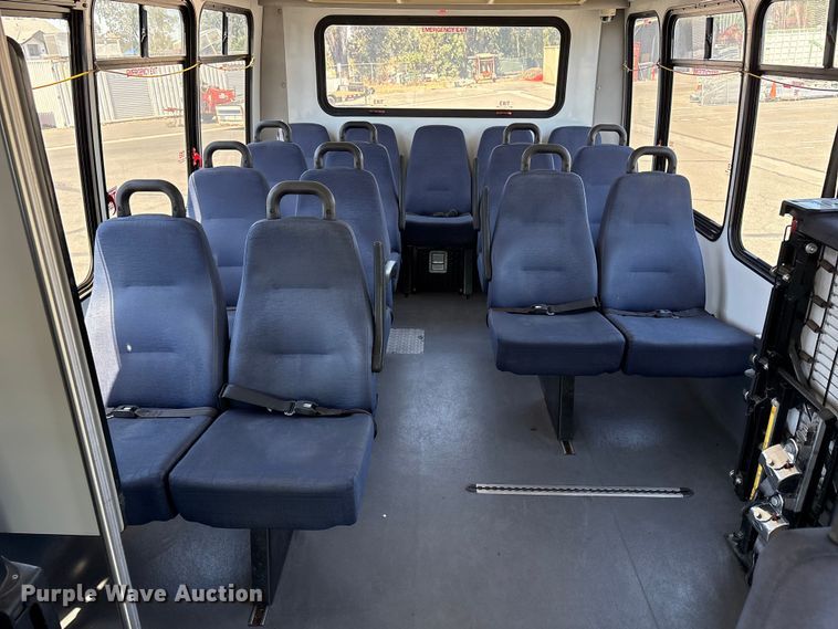 image for item ET0575 2012 Ford E450 shuttle bus