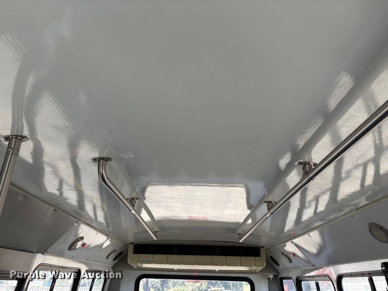 image for item ET0575 2012 Ford E450 shuttle bus
