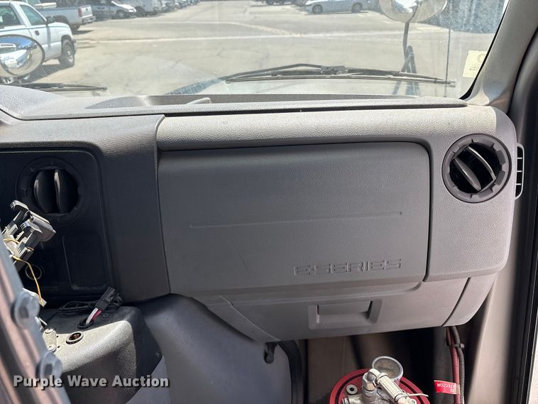 image for item ET0575 2012 Ford E450 shuttle bus