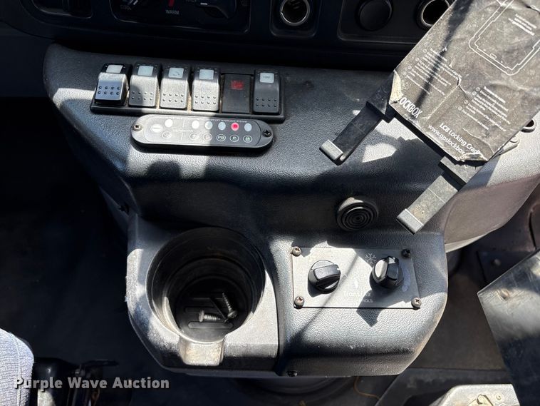 image for item ET0575 2012 Ford E450 shuttle bus