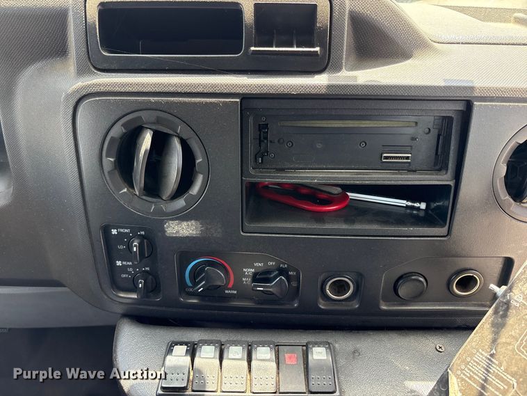 image for item ET0575 2012 Ford E450 shuttle bus