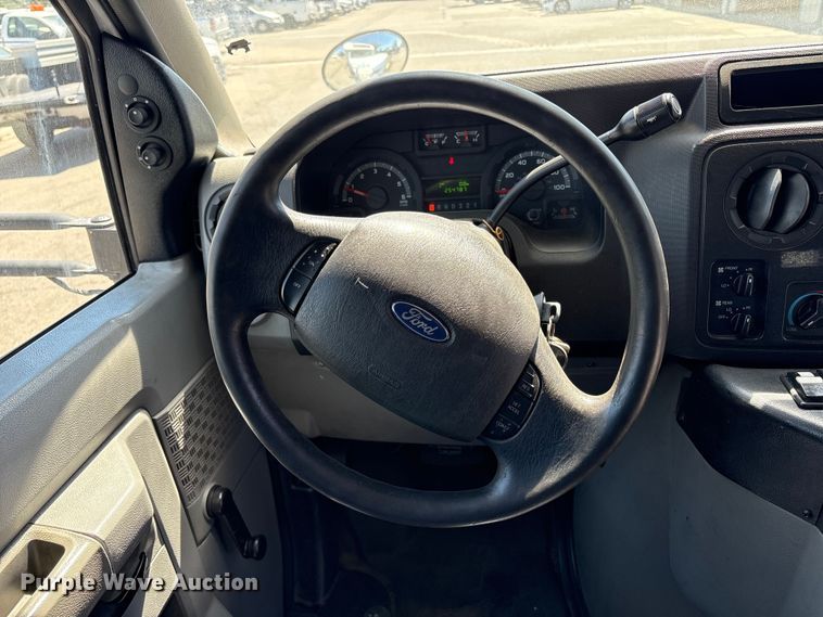 image for item ET0575 2012 Ford E450 shuttle bus