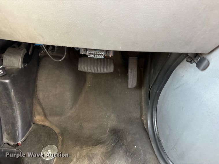 image for item ET0575 2012 Ford E450 shuttle bus