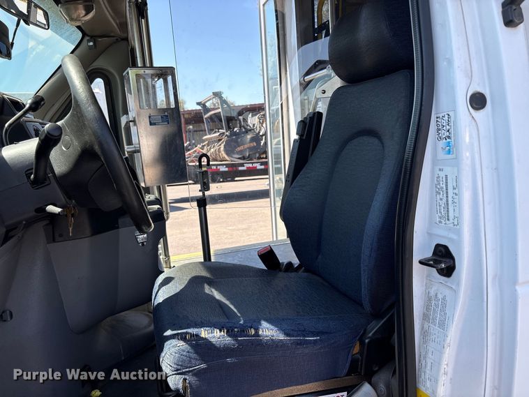 image for item ET0575 2012 Ford E450 shuttle bus