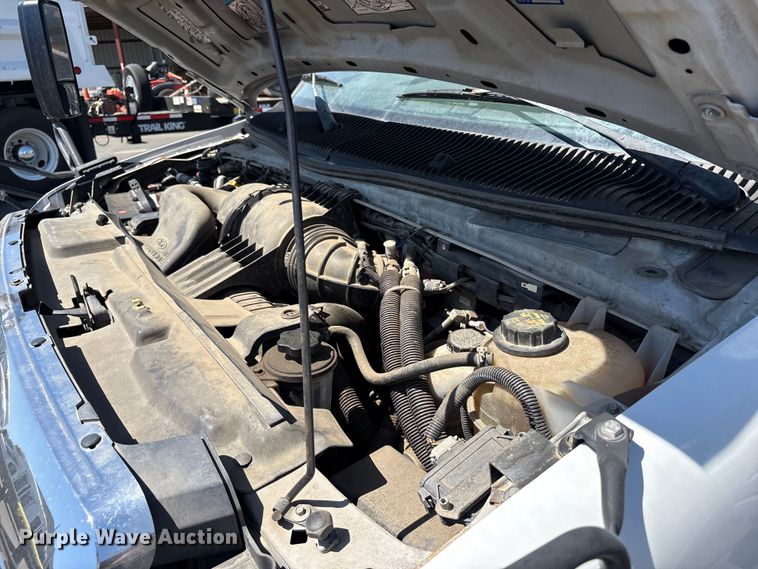 image for item ET0575 2012 Ford E450 shuttle bus