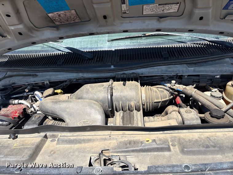 image for item ET0575 2012 Ford E450 shuttle bus