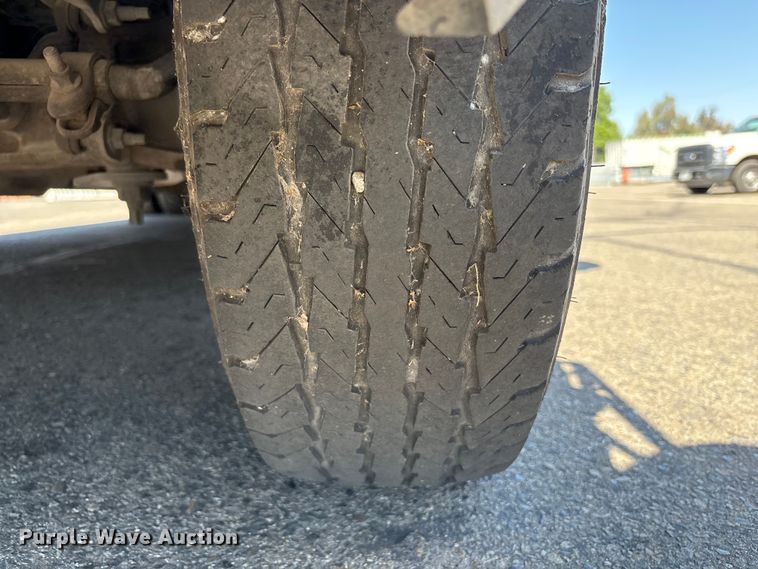 image for item ET0575 2012 Ford E450 shuttle bus