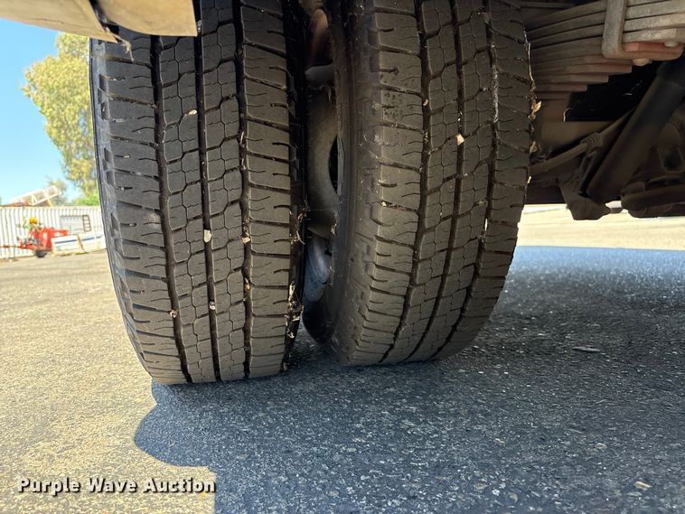 image for item ET0575 2012 Ford E450 shuttle bus