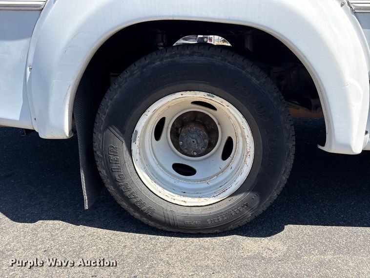 image for item ET0575 2012 Ford E450 shuttle bus