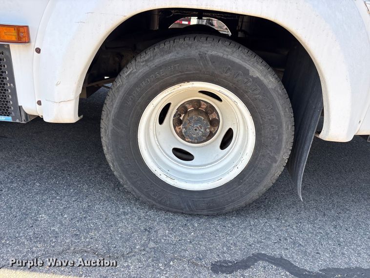 image for item ET0575 2012 Ford E450 shuttle bus