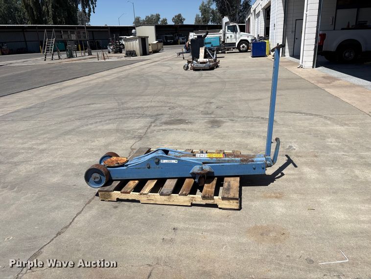 image for item ET0579 SPX 5008 floor jack