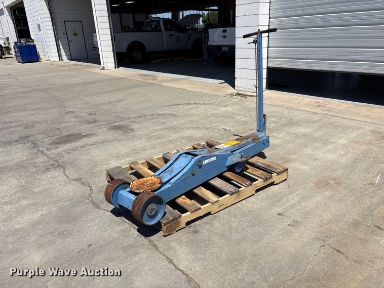 image for item ET0579 SPX 5008 floor jack